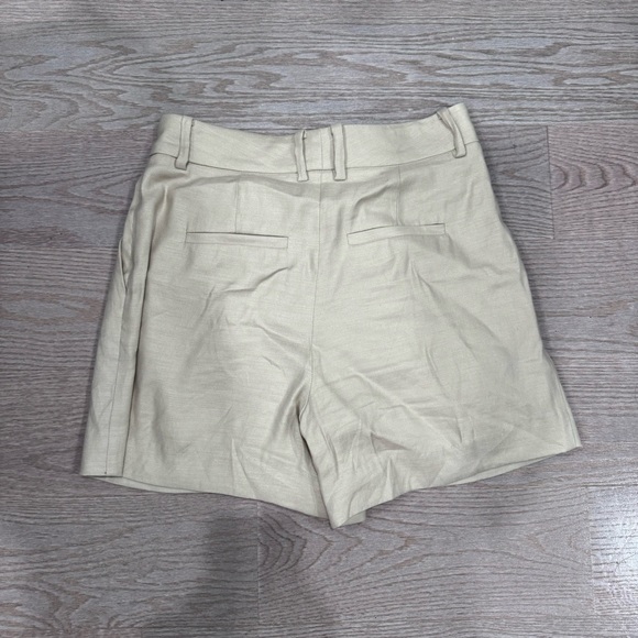 Elie Tahari Linen-blend Pleated Shorts - Picture 3 of 3